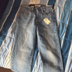 Women's Levi Jeans