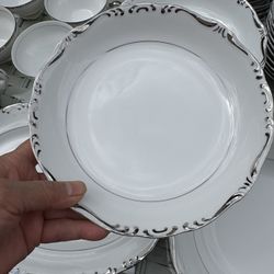Complete Dinnerware Set 106 Pz.8525 E Hampden Ave Denver.just Left Me Know When You’re Coming 🙏