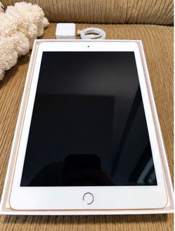 Apple iPad 9.7” Gold 32GB - Great Condition w/ Box