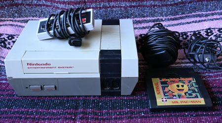 Nintendo NES - 001 Console For Parts Or Repair 