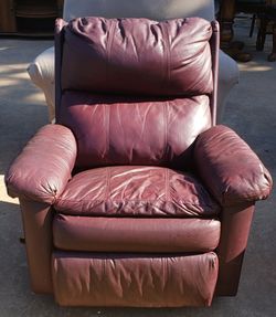 Mathis brothers recliners moving must sell paid over 999 will sell for 145