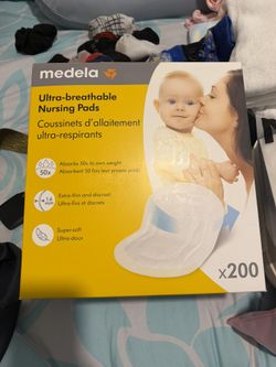 Medela Ultra-Breathable Nursing Pads, Highly Absorbent, Super Soft, Discreet Design for Comfortable Wear, Pack of 200