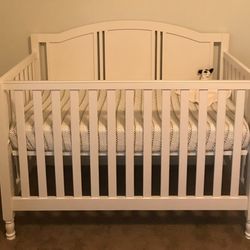 PBK Crib  EXCELLENT condition 