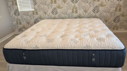 William & Lawrence Firm Luxury King Mattress Very Good Condition
