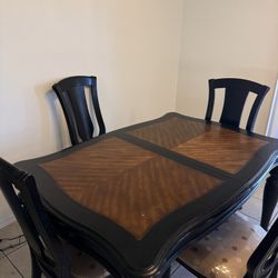 Dinning Table And Chairs 