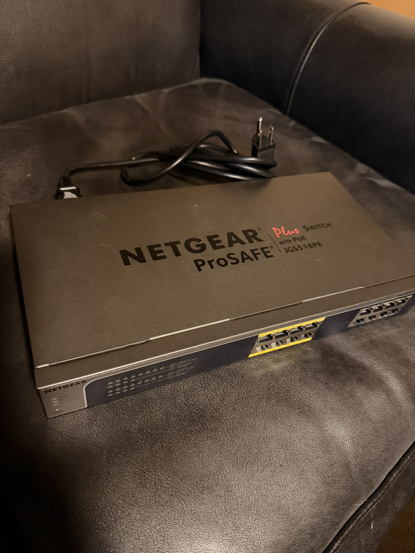 Netgear ProSafe Plus JGS516PE 16 Port Gigabit Managed Ethernet Switch - 8 x 10/100/1000 (PoE) + 8 x 10/100/1000 - desktop, rack-mountable - PoE (85 W)