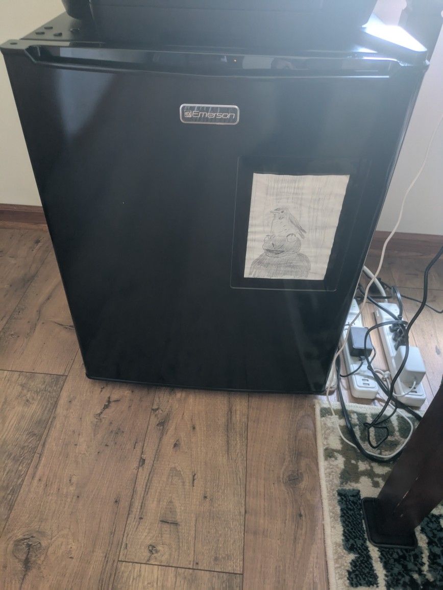 Mini Fridge By Emerson.