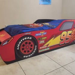 Twin Car Bed Disney / Pixar Cars Lightning McQueen And Cruz Ramirez
