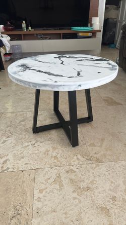 Round lil coffee table
