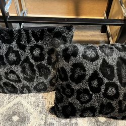 Set of 2 Black leopard pillows