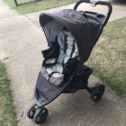 Very nice Fold up jogging stroller that reclines only $45 firm