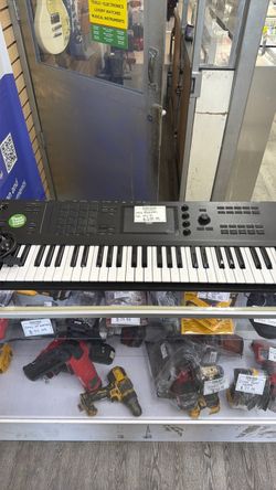 Akai Professional MPC Key 61 Standalone Production Synthesizer Keyboard
