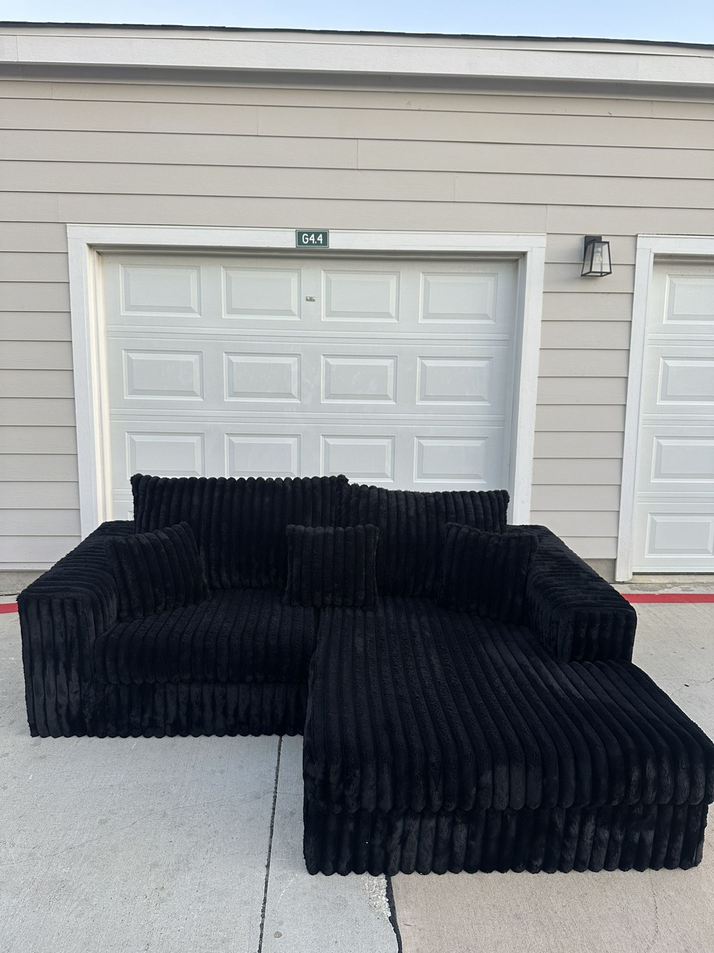 Gorgeous Couch Set