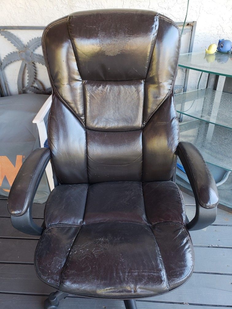 Nicely Refinished EUxecutive Swivel Faux Leather Chair