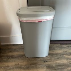 Kitchen Trash Can 