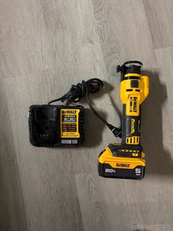 Dewalt 20 volt cut out tool with battery and charger