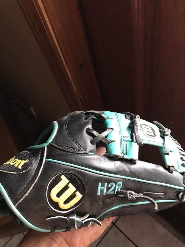 Wilson Hanley Ramirez H2R glove
