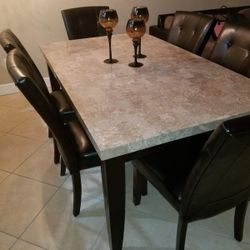 Beautiful marble table and chairs 