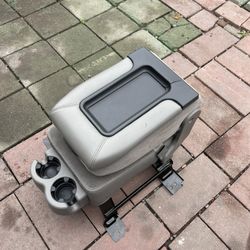 Chevy Or GMC  Middle Center Counsel 99 To 2007 