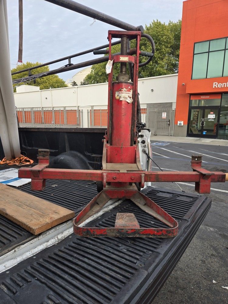 Hydraulic Buper Jack.