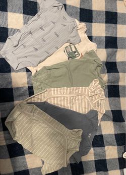 Baby clothes 3-6 & 6-9 months and wash cloths and receiving blankets