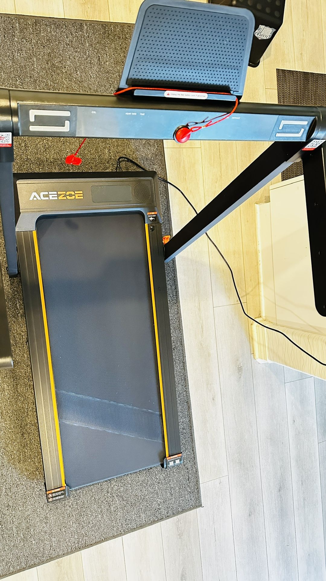 Foldable Treadmill With Handlebar