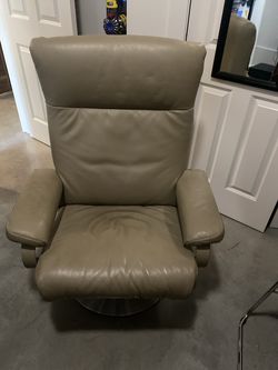 Lafer Leather Recliner – Beautiful Quality, Must Go