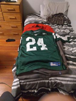 Ty Law Jets Jersey Size Large $45 But It's Kinda Big I Would Say It's A XL