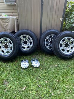 F250 8 Bolt 18” Wheels Center Capes And Lug Nuts