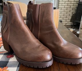 Mia Brown Chelsea Boots Women’s Size 9 1/2 - Two Inch Heel
