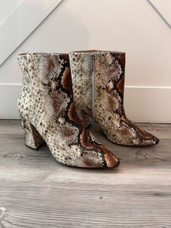 Charles David Boots Womens Size 8.5 Virgil Ankle Bootie Snakeskin Heeled Zip Up