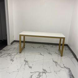 White Desk 