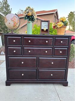 10 Drawer Modern Dresser Chest of Drawers Furniture Great Condition