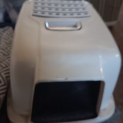 Kitty Litter Box  Used Used GOOD CONDITION 