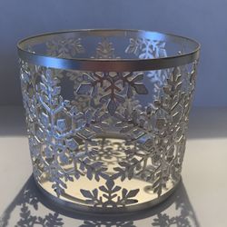 Bath & Body Works Silver Snowflake Christmas 14.5 oz 3- Wick Candle Holder