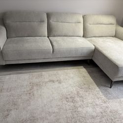 Gray Sectional Sofa with Right Chaise – Like New
