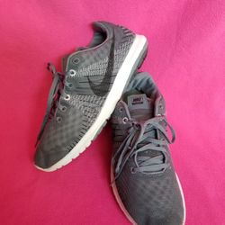 NIKE MEN'S SHOES SIZE 9.5