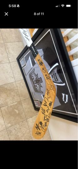 2014 LA KINGS STANLEY CUP CHAMPIONS TEAM-SIGNED VAULT...
