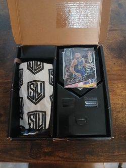 Everything Is in It Has Hands For the Action Figure And  It Has A Stand  With The Stephen Curry Card.