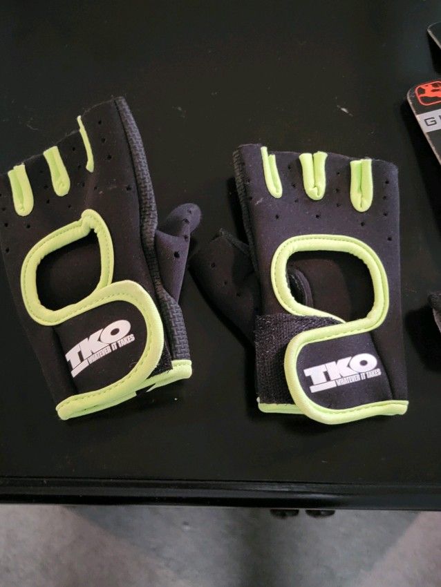 Never Used Biking Gloves Size Small