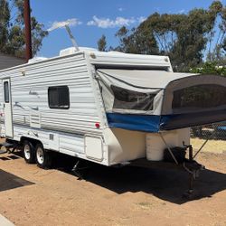 2003 Thor Travel Trailer 19 FT. 