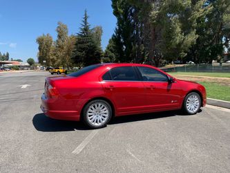 2011 Ford Fusion Hybrid - 40+ MPG / Fully Loaded Well Maintained Car