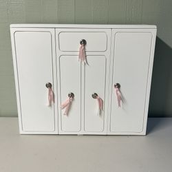 Doll Closet 