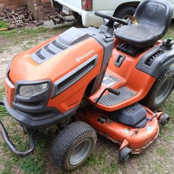 2018 Husqvarna 54 In Cut 23 Horsepower Briggs & Stratton Engine