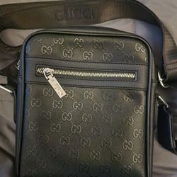 Gucci Messenger Bag Like New