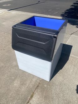 Brand new commercial ice maker bin 500 pounds