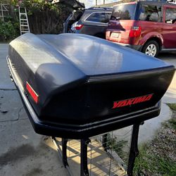 Yakima Skybox 21 rooftop cargo box