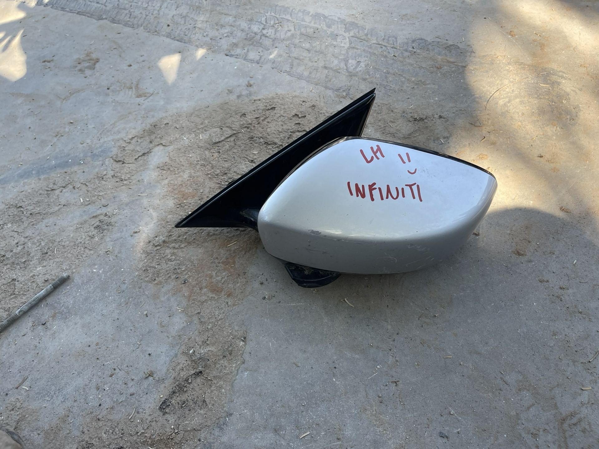 08-13 infiniti G37 left side mirror