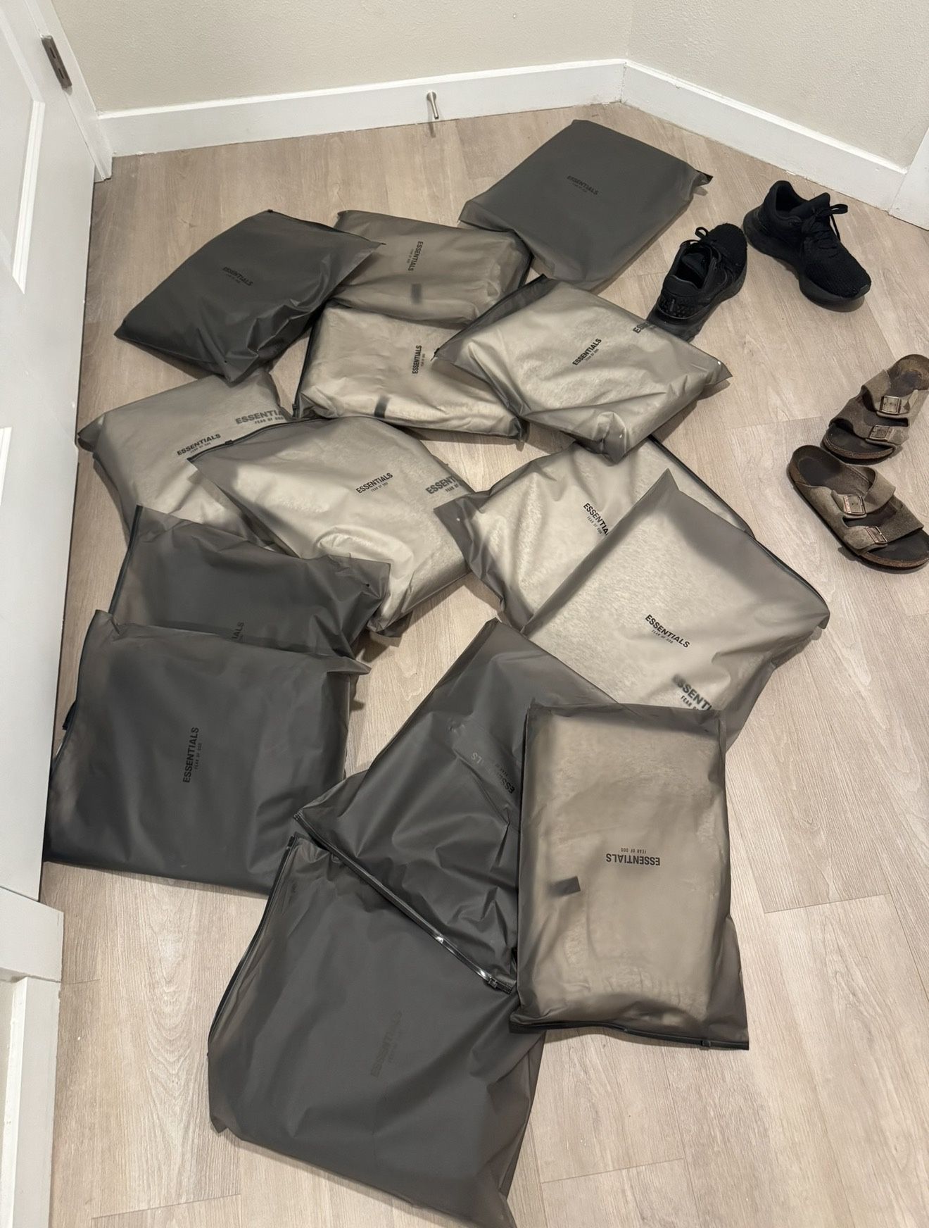 ESSENTIALS HOODIES AUTHENTIC