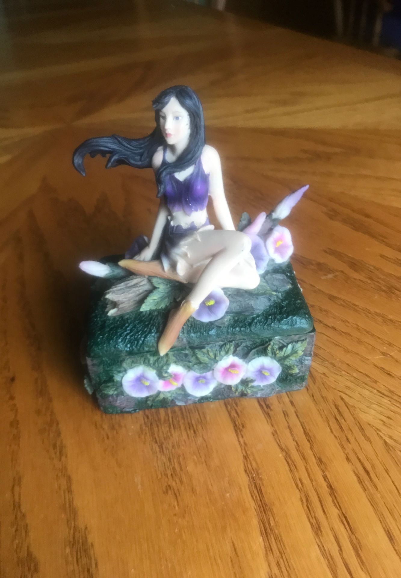 Purple and pink flowers Nice Pondering Forest Faery Fairy Statue Figurine Amy Brown Art Collection
